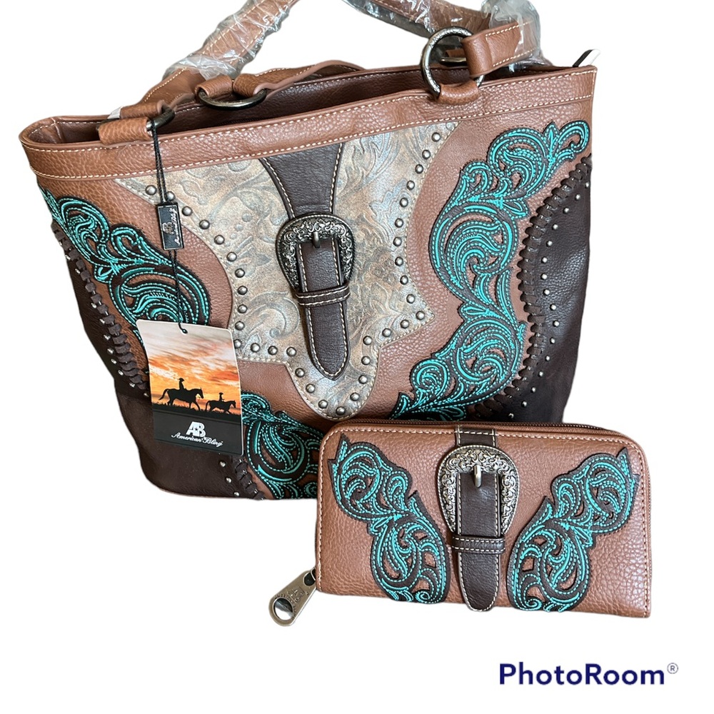 NWT COWGIRL WEAR AMERICAN BLING BUCKLE COLLECTIONS TOTE